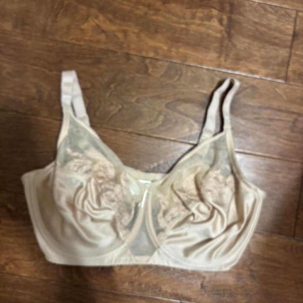 Wacoal Women's Tan and Cream Bra